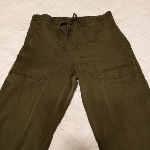 4/$20 Lou and Grey For Loft Army Green Cargo Pants - Picture 3 of 9